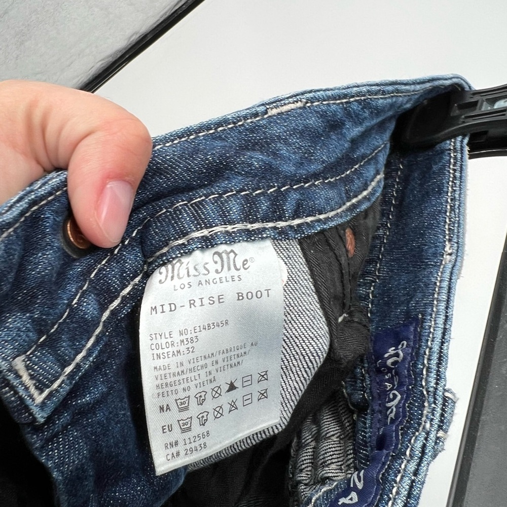 Women’s Miss Me Mid-Rise Boot Cut Jeans. Size 24. - Picture 4 of 4